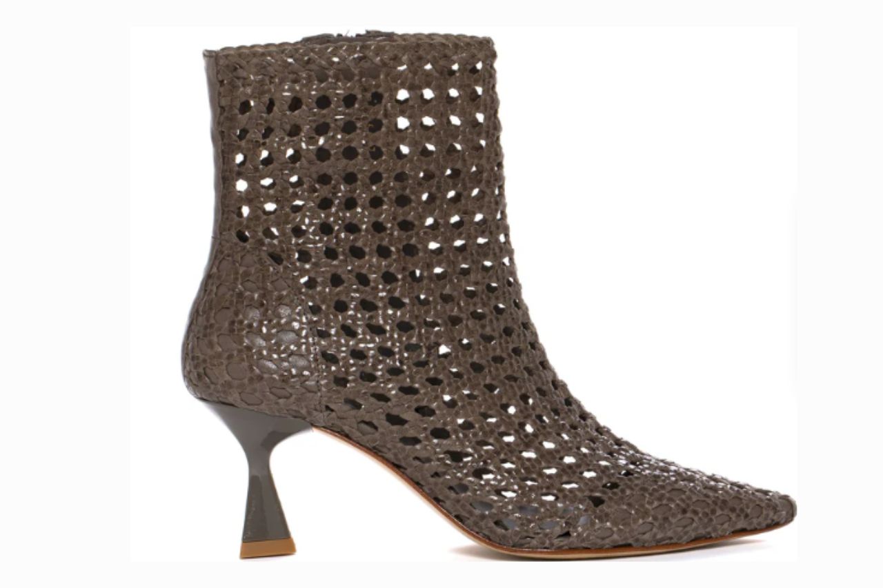 Primavera en España con los exquisitos zapatos trenzados de Pons Quintana
